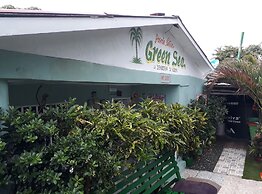 Room in Guest Room - Posada Green Sea San Luis Pesos With Breakfast In