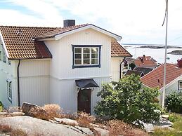 2 Person Holiday Home in Kungshamn-by Traum