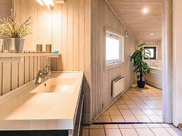 6 Person Holiday Home in Spottrup-by Traum