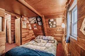 Cabin 54 - A Nostalgic and Rustic Mountain Retreat