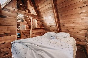 Cabin 54 - A Nostalgic and Rustic Mountain Retreat