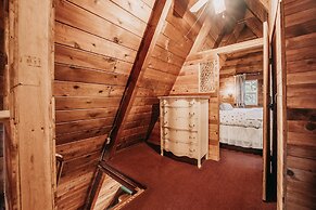 Cabin 54 - A Nostalgic and Rustic Mountain Retreat