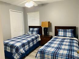 Florida Paradise Near Img Academy and Beach