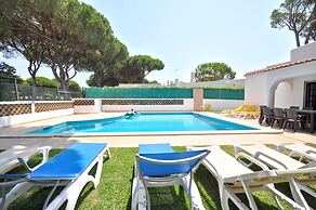 Traditional Private Pool, Walking Distance to Centre, Golf Facing