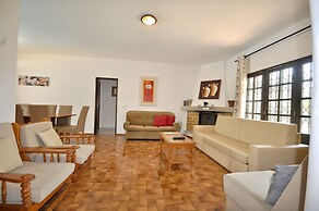 Traditional Private Pool, Walking Distance to Centre, Golf Facing