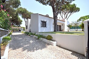 Traditional Private Pool, Walking Distance to Centre, Golf Facing