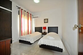 Traditional Private Pool, Walking Distance to Centre, Golf Facing