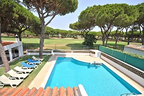 Traditional Private Pool, Walking Distance to Centre, Golf Facing