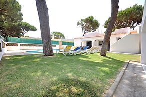 Traditional Private Pool, Walking Distance to Centre, Golf Facing
