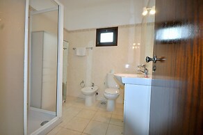 Traditional Private Pool, Walking Distance to Centre, Golf Facing