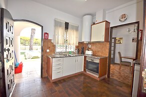 Traditional Private Pool, Walking Distance to Centre, Golf Facing