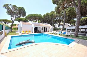 Traditional Private Pool, Walking Distance to Centre, Golf Facing