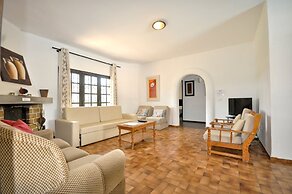 Traditional Private Pool, Walking Distance to Centre, Golf Facing