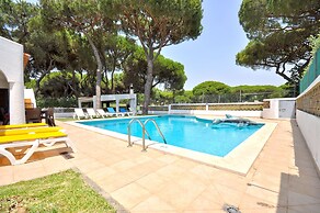 Traditional Private Pool, Walking Distance to Centre, Golf Facing