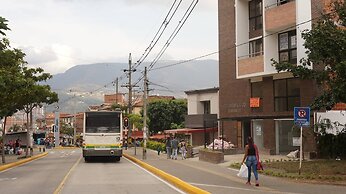 Apartaestudio Loft Comodo Belen, Frente Metroplus