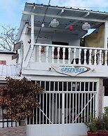 Room in Guest Room - Green Sea Inn Villa Helen Kilometer 4 Circunvalar