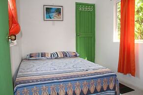 Room in Guest Room - Green Sea Inn Villa Helen Kilometer 4 Circunvalar