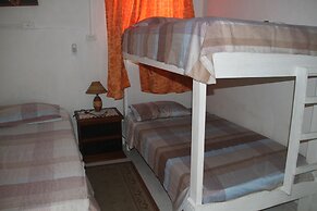 Room in Guest Room - Green Sea Inn Villa Helen Kilometer 4 Circunvalar