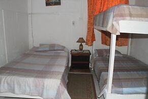 Room in Guest Room - Green Sea Inn Villa Helen Kilometer 4 Circunvalar