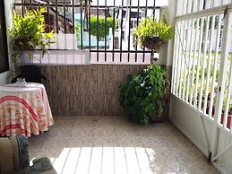 Room in Guest Room - Green Sea Villa Helen Inn - Kilometer 4 Circunval