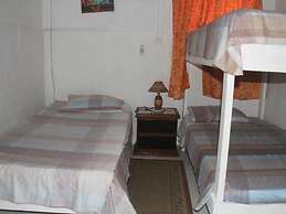 Room in Guest Room - Green Sea Villa Helen Inn - Kilometer 4 Circunval