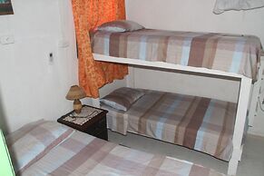 Room in Guest Room - Green Sea Villa Helen Inn - Kilometer 4 Circunval