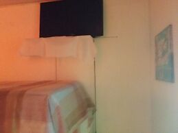 Room in Guest Room - Green Sea Villa Helen Inn - Kilometer 4 Circunval