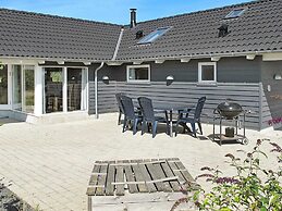 Tranquil Holiday Home in Væggerløse near Sea