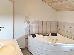 Tranquil Holiday Home in Væggerløse near Sea