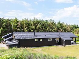Sprawling Holiday Home in Løkken near Sea