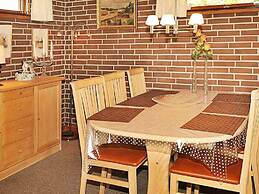 Cozy Holiday Home in Henne near Sea