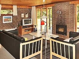 Cozy Holiday Home in Henne near Sea