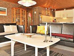 Cozy Holiday Home in Henne near Sea