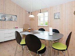 Relaxing Holiday Home in Hejls near Coast