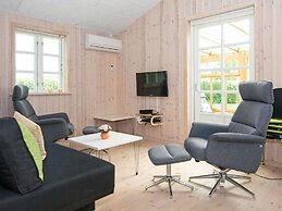 Relaxing Holiday Home in Hejls near Coast