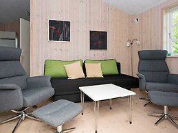 Relaxing Holiday Home in Hejls near Coast