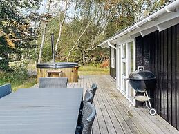 8 Person Holiday Home in Albaek-by Traum