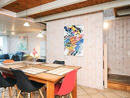 Riveting Holiday Home in Hemmet near Sea