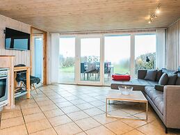 Riveting Holiday Home in Hemmet near Sea