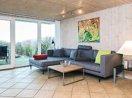 Riveting Holiday Home in Hemmet near Sea