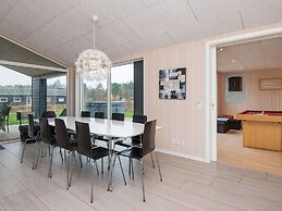 10 Person Holiday Home in Glesborg-by Traum