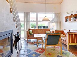 6 Person Holiday Home in Blavand