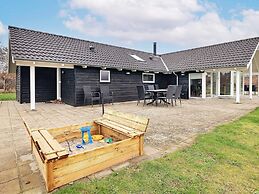 5 Star Holiday Home in Hojslev