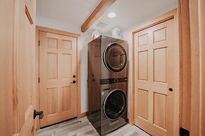 Snowline Cabin #48 - A Classic Family Cabin With an Outdoor Hot Tub!