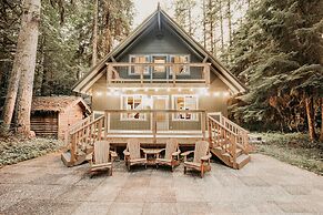 Snowline Cabin 49 - A Newly Remodeled Cabin Perfect for Your Family Re