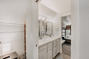 Snowline Cabin #49 - A Newly Remodeled Cabin Perfect for Your Family R