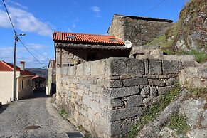 Comfortable Rural Cottage in Ancient Village in the Douro Region