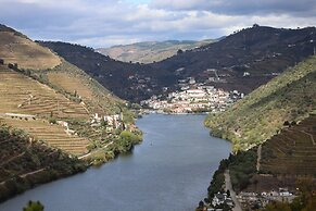 Comfortable Rural Cottage in Ancient Village in the Douro Region