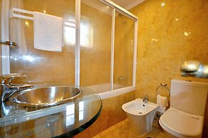 Old Vilage Area Walking Distance to all Amenities