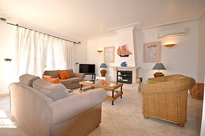 Old Vilage Area Walking Distance to all Amenities